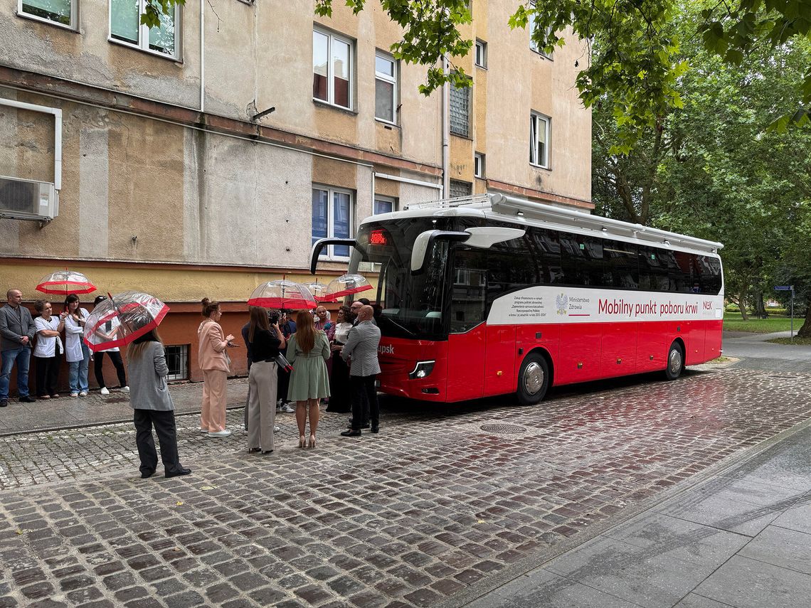 Nowy krwiobus w Słupsku. Zastąpi wysłużony pojazd i pomoże zbierać krew w regionie Nowy krwiobus w Słupsku. Zastąpi wysłużony pojazd i pomoże zbierać krew w regionie