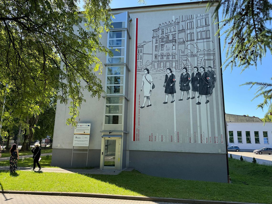 Nowy mural na mapie Słupska. Upamiętnia sanitariuszki Powstania Warszawskiego