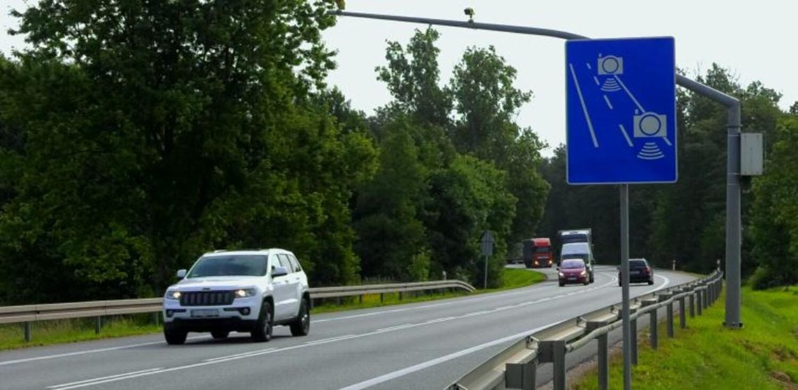 Nowy odcinkowy pomiar prędkości na S6 w rejonie lotniska. Sprawdź mapę fotoradarów!