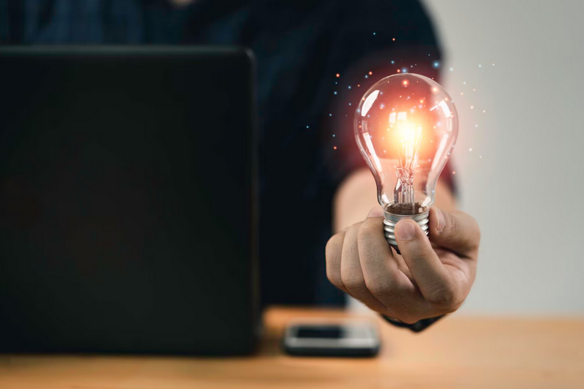 żarówka, pomysł, zdjęcie ilustracyjne