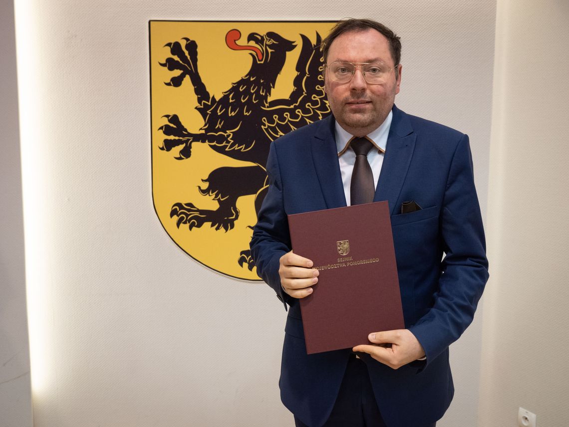 Klub PiS w Sejmiku ma nowego szefa. Sebastian Dadaczyński zastąpił Krzysztofa Sławskiego. Nowy przewodniczący PiS w pomorskim Sejmiku. Sebastian Dadaczyński zastąpił Krzysztofa Sławskiego.