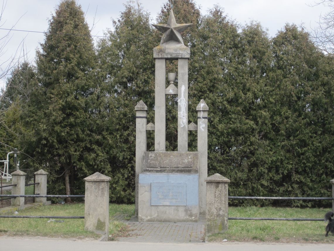 Obelisk pamięci ofiar totalitaryzmów stanie w miejscu dawnego pomnika Armii Czerwonej