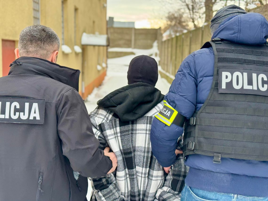 Słupsk: Obnażał się i onanizował przy przystankach. 47-letni Ukrainiec deportowany