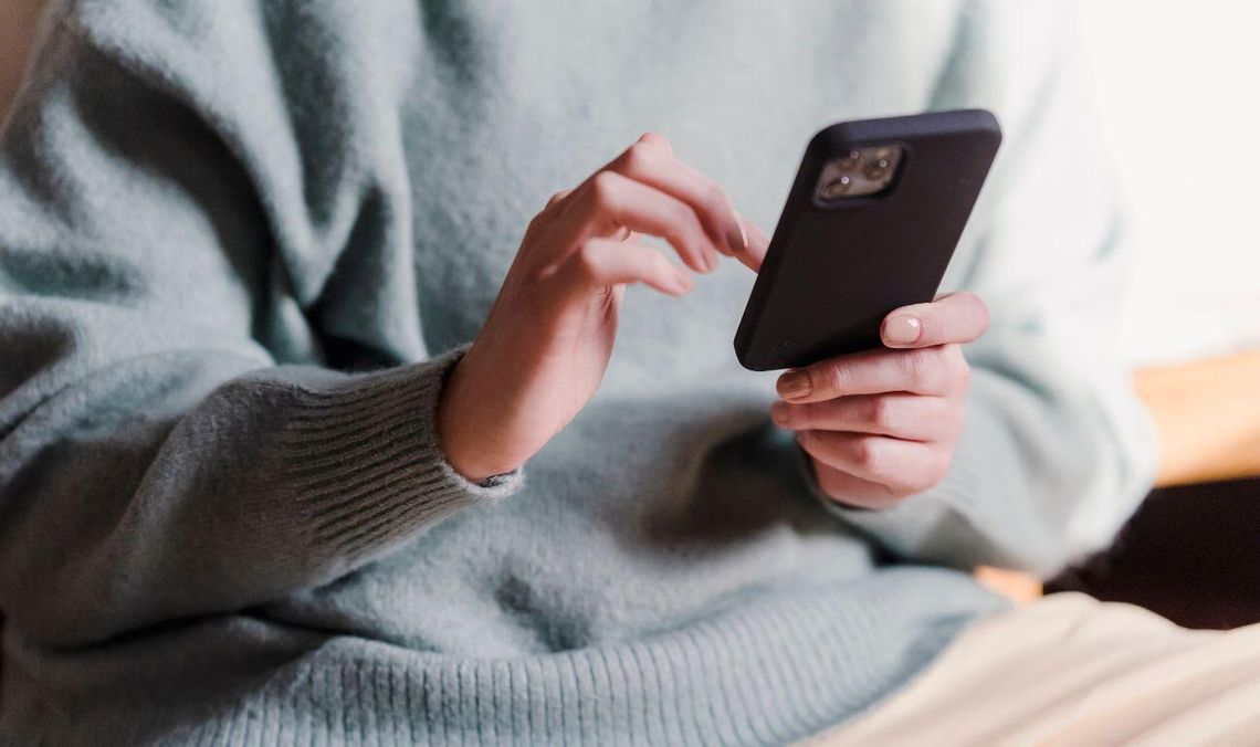 Okłady z octu i żyletki na ostrogi? „Dr Google” kontra lekarze