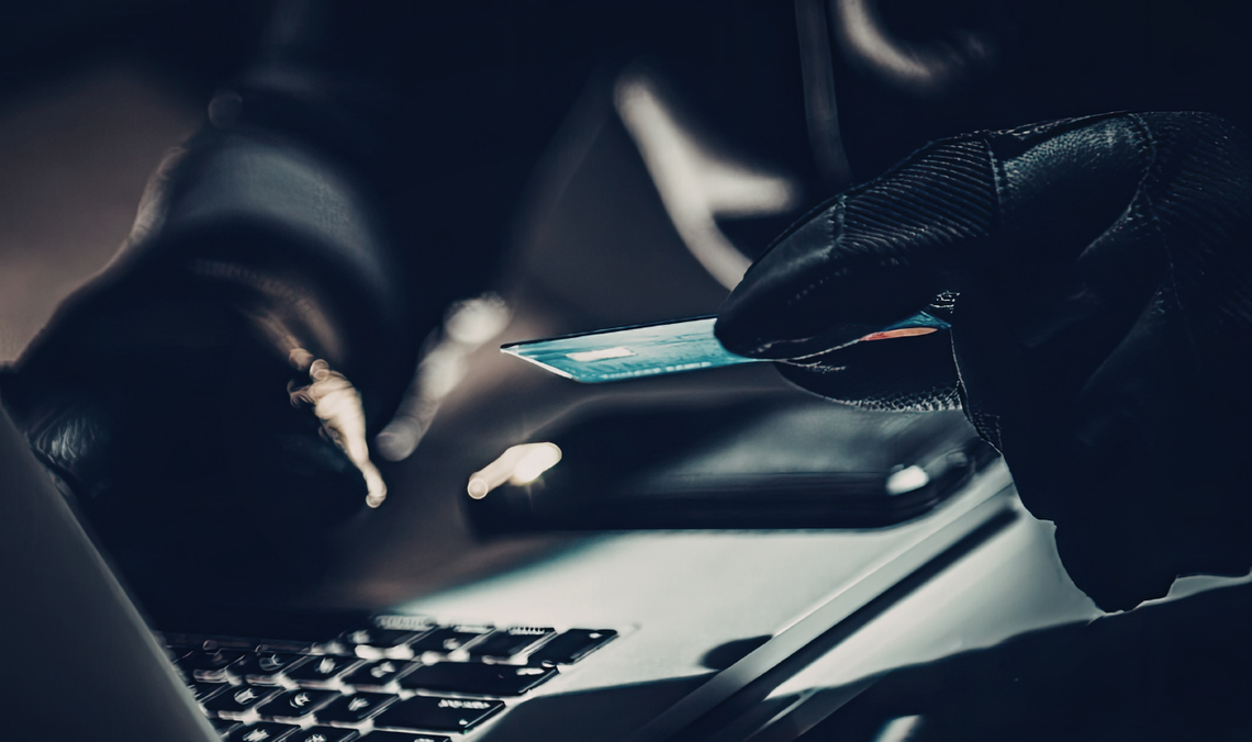 Oszustowi wysłał zdjęcie dowodu osobistego. Stracił ponad 50 tys. złotych