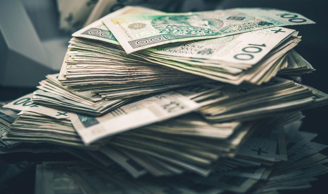 pienądze, złotówki, zdjęcie ilustracyjne