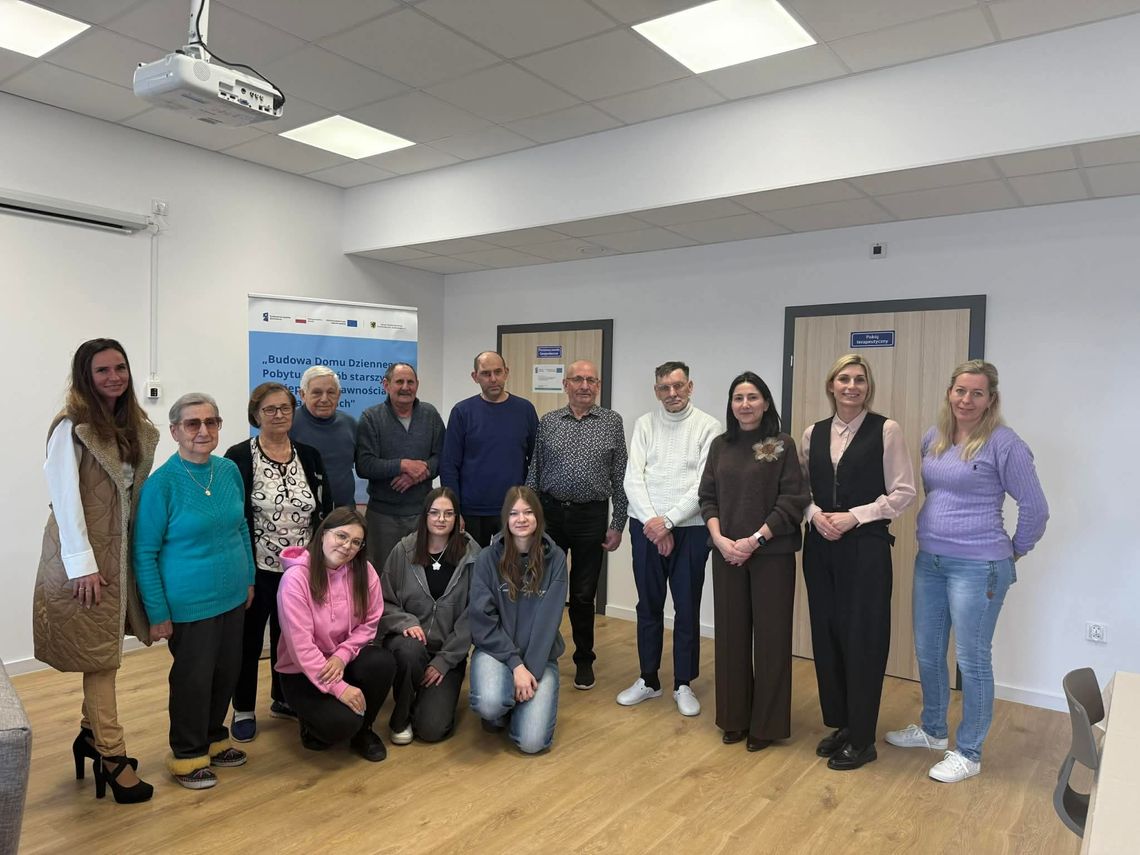 Warto ocalić od zapomnienia historie seniorów, tak jak robią to Zuzia, Ania i Sandra z Sierakowic