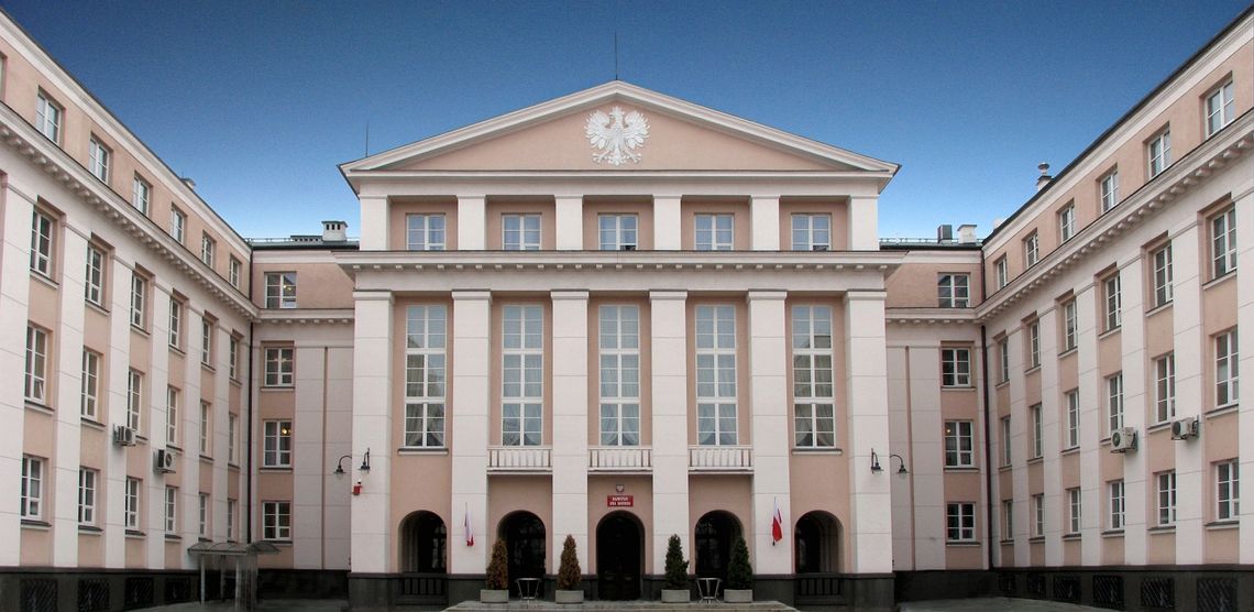 Państwowe miliardy dla Kościołów. NIK ujawnia, ile trafiło do Kościoła katolickiego i Rydzyka