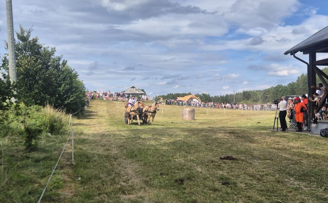 Parada Bryczek i Wozów w Szymbarku. Sezon turystyczny na Kaszubach oficjalnie otwarty