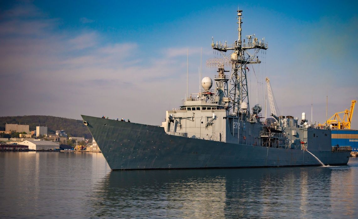 Parada morska z udziałem 20 okrętów Marynarki Wojennej przepłynie przy Helu