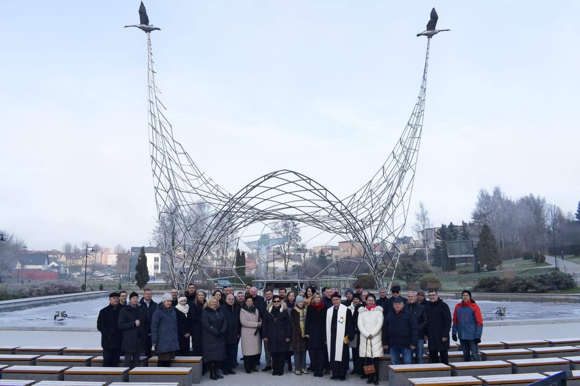 Ołtarz Papieski w Sierakowicach