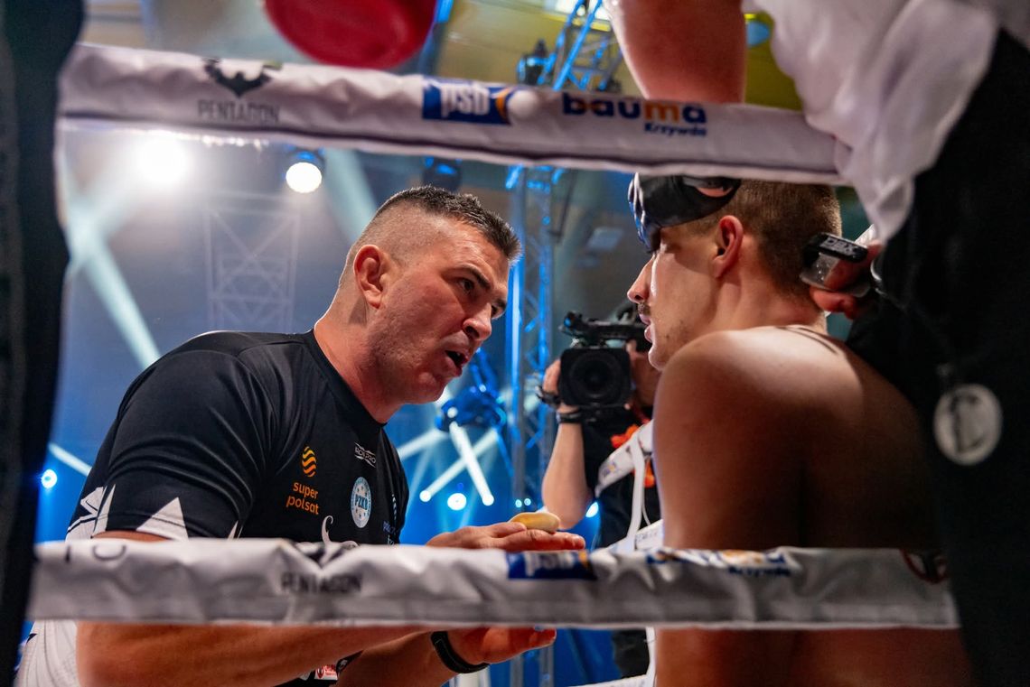 Heros z Kartuz! Patryk Zaborowski trenerem roku Polskiego Związku Kickboxingu