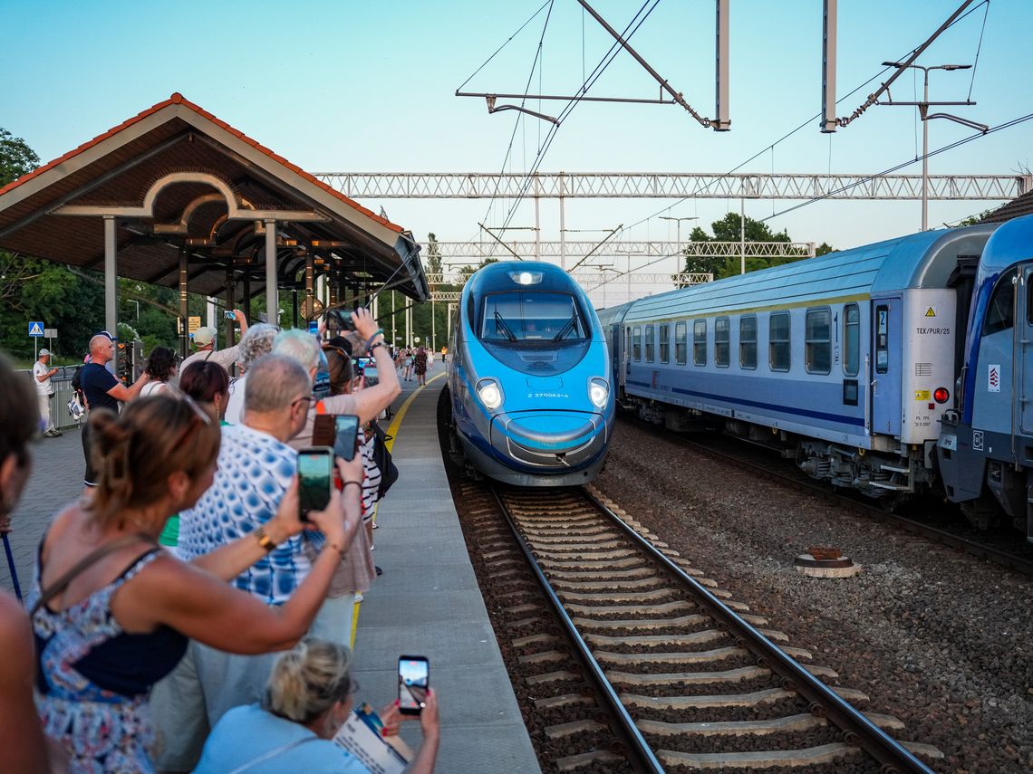 Pendolino po raz pierwszy dojechało do Ustki. Nowe połączenie nad Bałtyk do końca wakacji