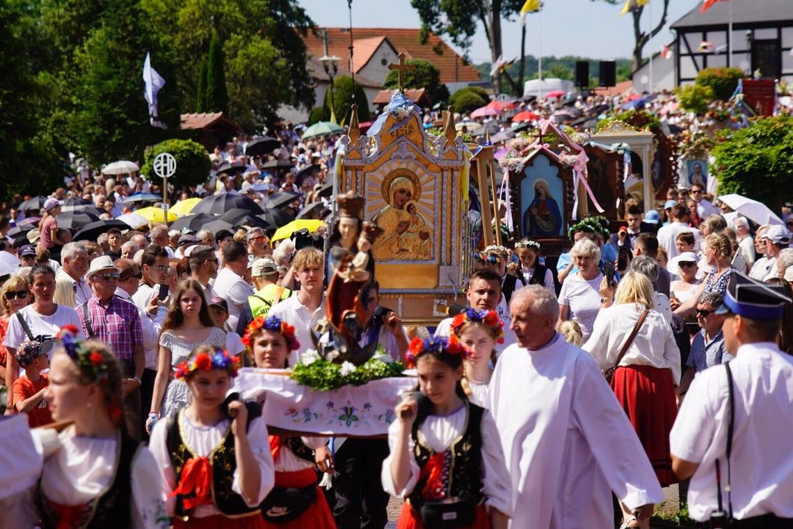 Wielki Odpust w sanktuarium w Sianowie. Tysiące pielgrzymów Wielki Odpust w Sianowie 2025 – tysiące pielgrzymów u Królowej Kaszub