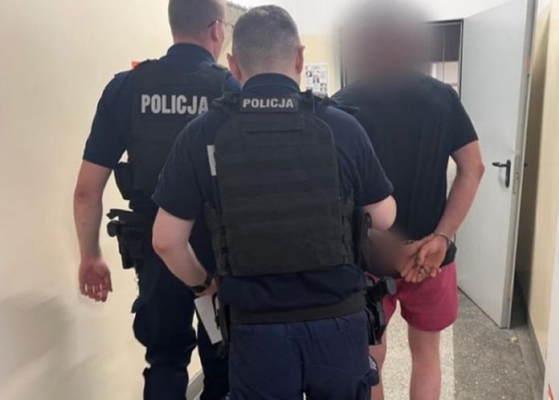 Pierwsze zarzuty po burdach na meczu w Nowym Stawie. Policja zapowiada kolejne zatrzymania Pierwsze zarzuty po burdach na meczu w Nowym Stawie. Policja zapowiada kolejne zatrzymania
