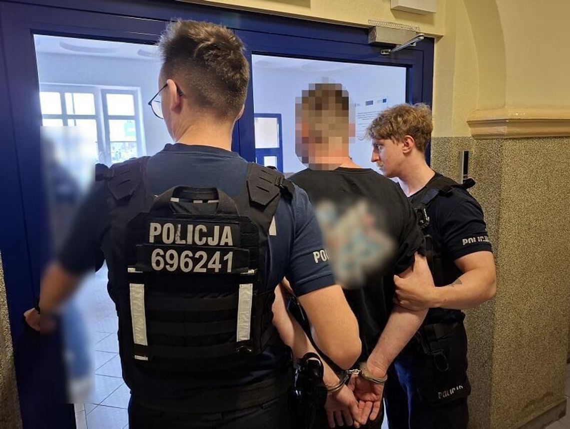 Pijany kierowca z „małpkami” na siedzeniu uderzył w autobus pełen pasażerów zatrzymany