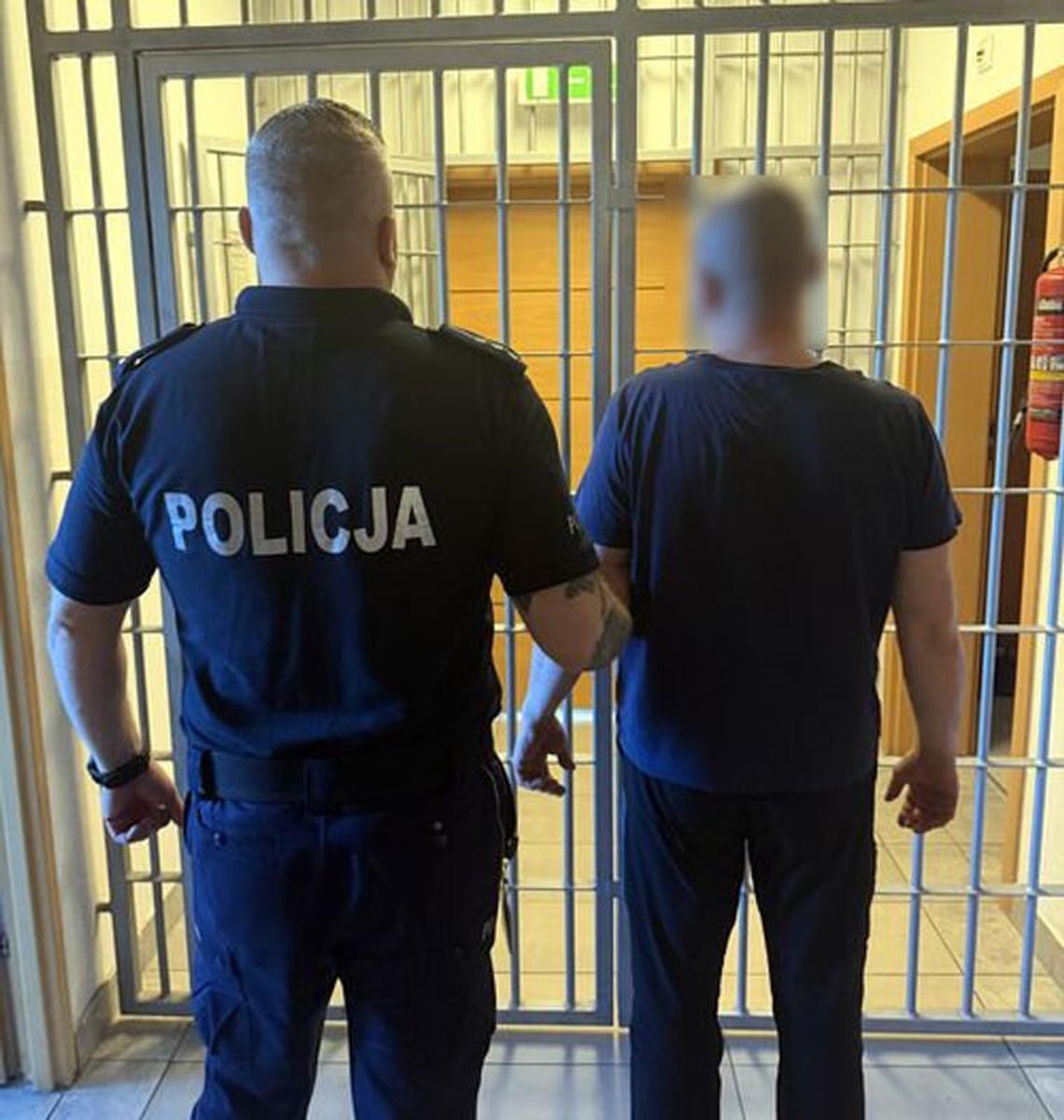 Kartuzy: Pijany kurier przyjechał na komendę policji. Wydmuchał 1,2 promila alkoholu, a w kieszeni miał amfetaminę.