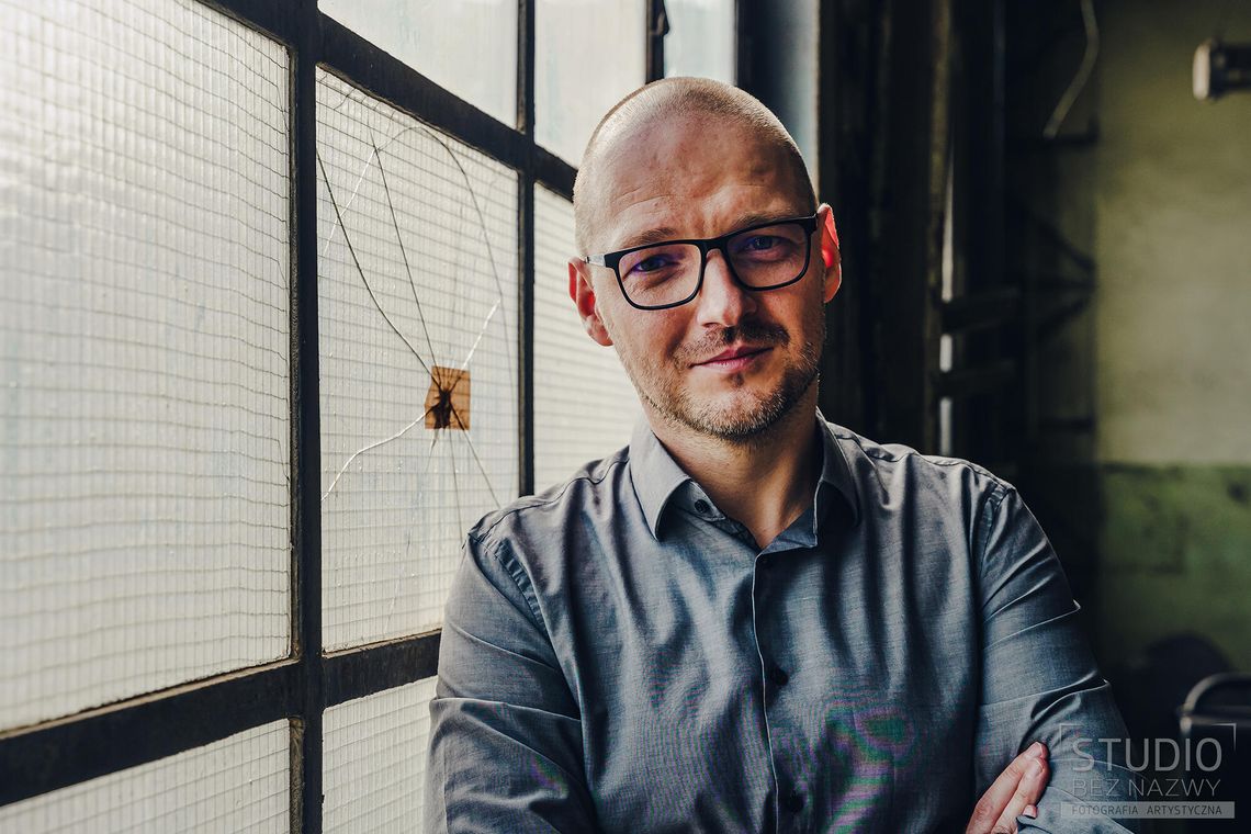 Piotr Borlik: Im jest mi w życiu lepiej, tym pisze mroczniejsze książki