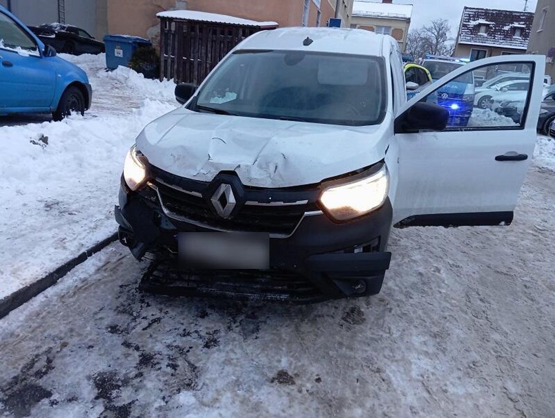 Lębork: Po pijaku spowodował kolizję i uciekł. Gdy zobaczył policję, próbował zamienić się miejscami