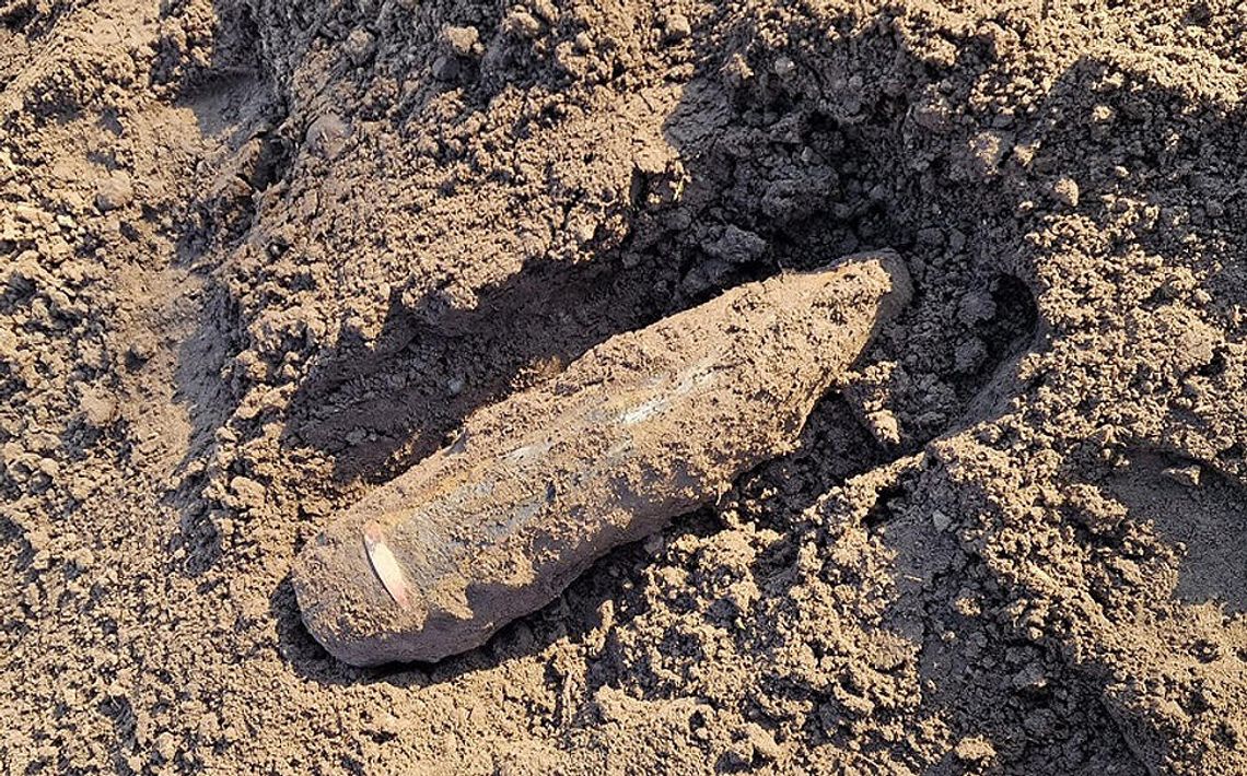 W przydomowym ogródku znalazł pocisk artyleryjski. Zabrali go saperzy pocisk artylerysjki