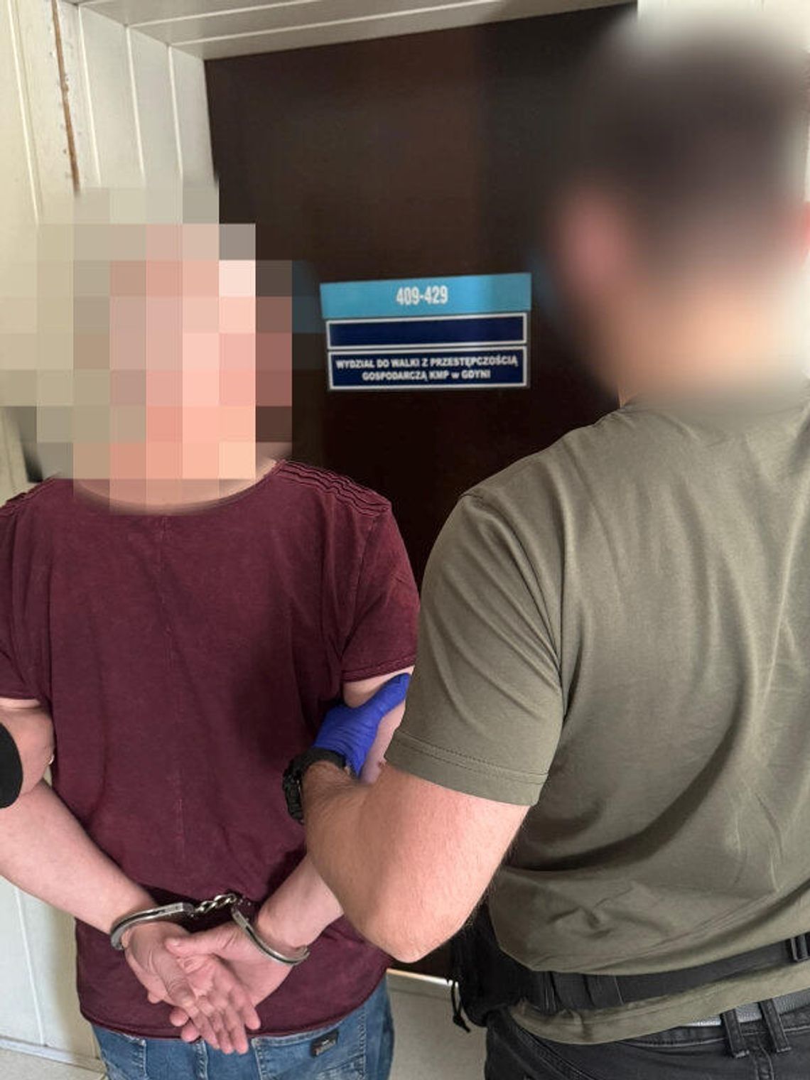 Podawał się za lekarza, sprzedawał nielegalnie leki. Wpadł... przy paczkomacie Gdynia: Podawał się za lekarza i sprzedawał nielegalnie leki