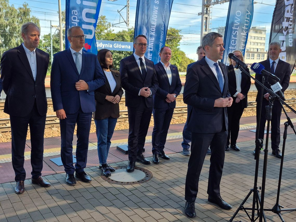 Podpisanie umowy na trzeci tor i nowe przystanki na linii kolejowej 201 Podpisanie umowy na trzeci tor i nowe przystanki na linii kolejowej 201