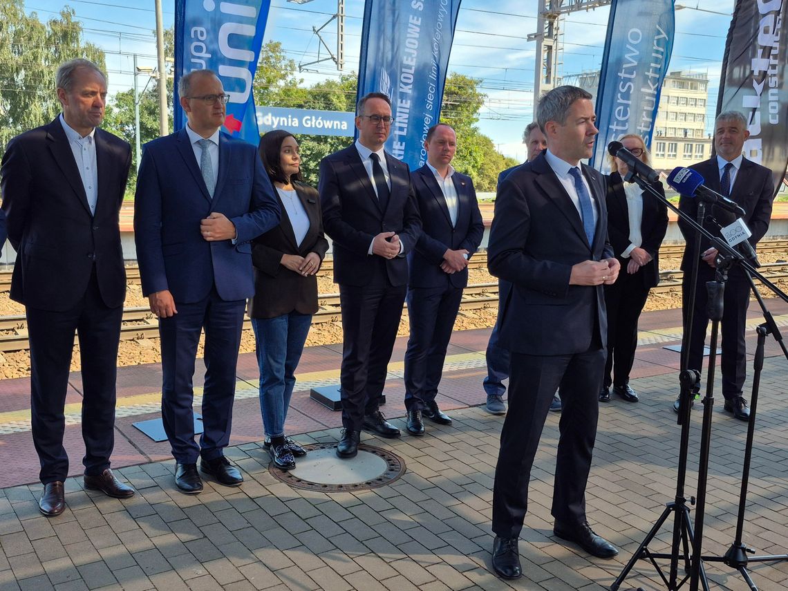 Podpisanie umowy na trzeci tor i nowe przystanki na trójmiejskim odcinku LK 201 Podpisanie umowy na trzeci tor i nowe przystanki na trójmiejskim odcinku LK 201
