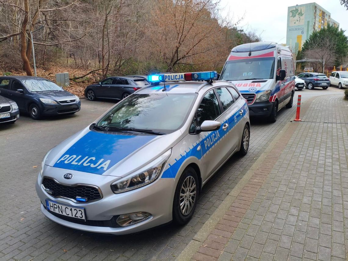 Sopot: Z mieszkania usłyszeli wołanie o pomoc. Ranna 88-latka znaleziona na balkonie