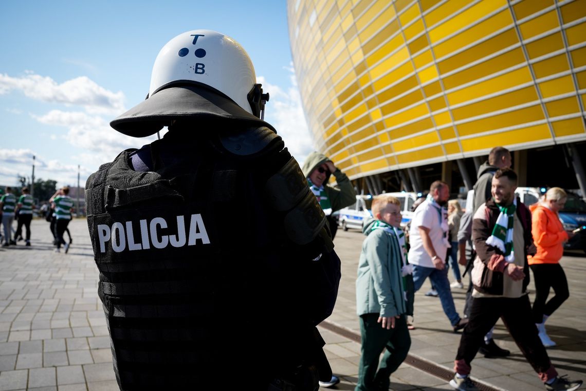 Policja podsumowuje derby Trójmiasta. 95 mandatów, śmigłowiec i policjanci z całego kraju Policja podsumowuje derby Trójmiasta. 95 mandatów, śmigłowiec i policjanci z całego kraju