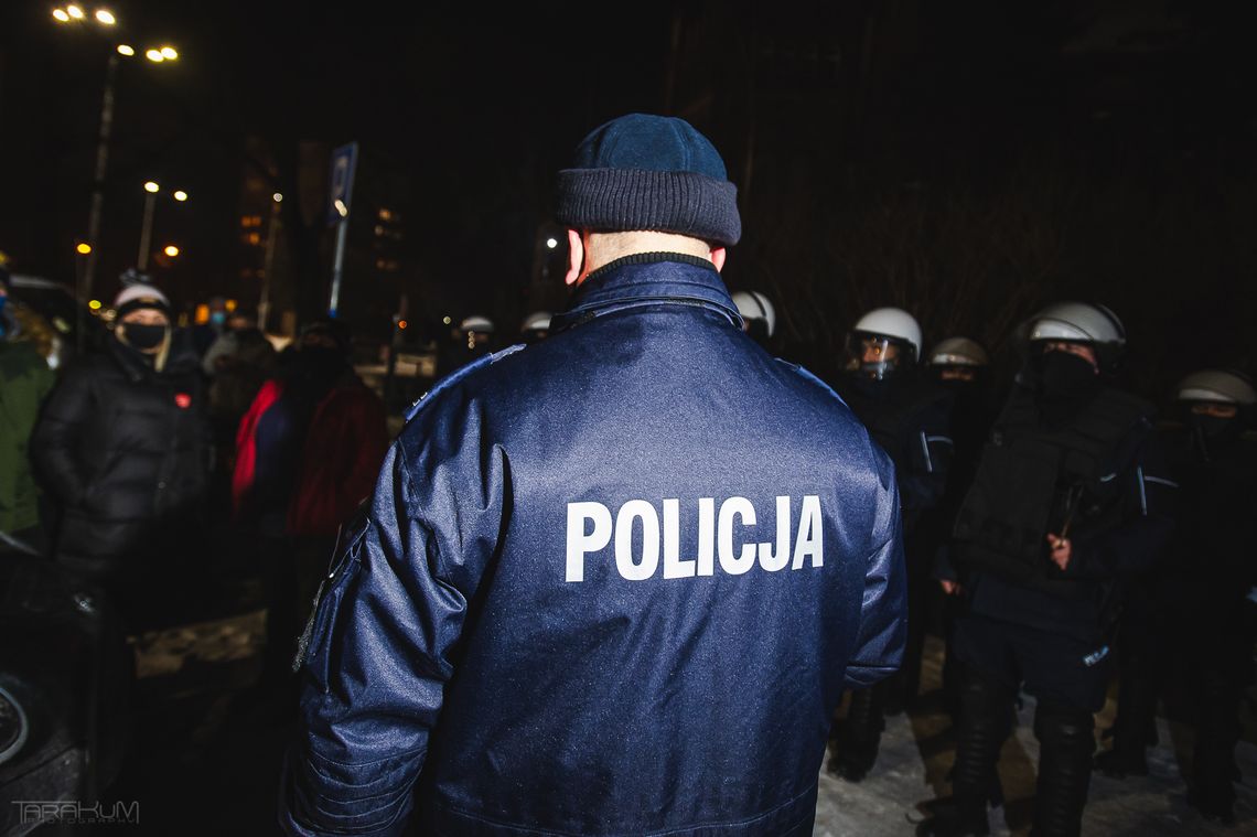 Policjant z Gdańska za posiadanie narkotyków będzie odpowiadał z „wolnej stopy”