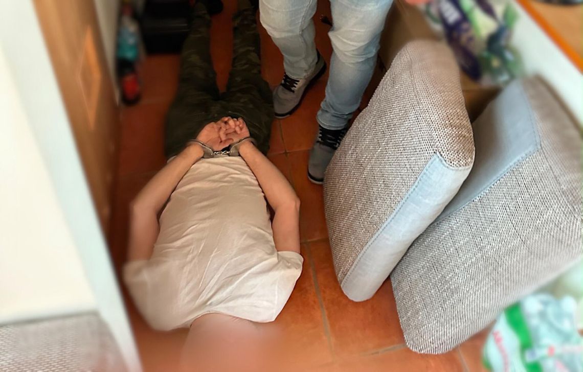 Policyjni „Łowcy głów” zatrzymali skazanego za wykorzystanie seksualne osoby małoletniej