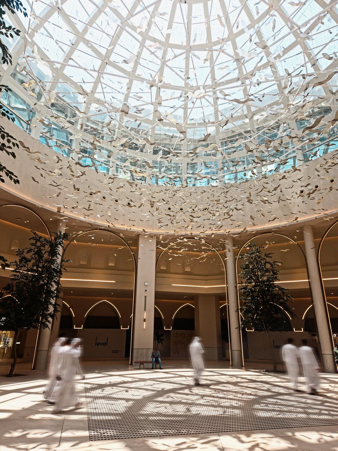 "Szklana chmura" z Pomorza pod kopułą Dubai Mall. Dzieło Edyty Barańskiej