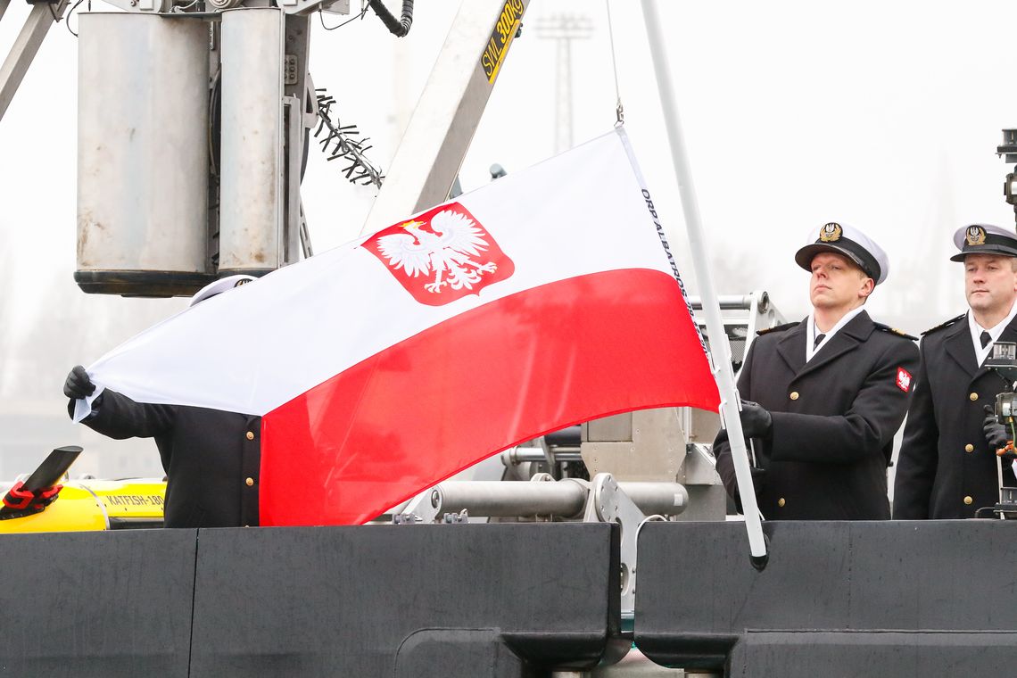 podniesienie bandery na ORP Albatros