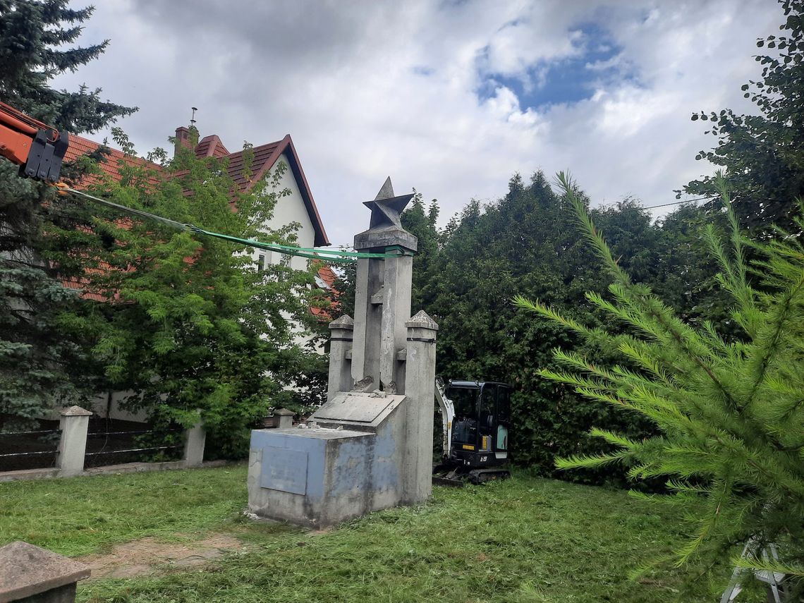 rozbiórka pomnika Armii Czerwonej w Malborku