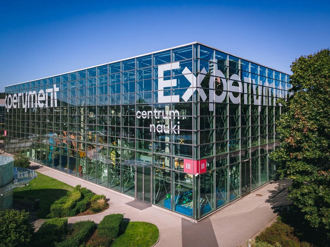 Pomorska Noc Naukowców w Gdyni. Eksperymenty, AI, kosmos i… rozmowy z grzybami Pomorska Noc Naukowców 2025 w Gdyni. Eksperymenty, AI, kosmos i… rozmowy z grzybami