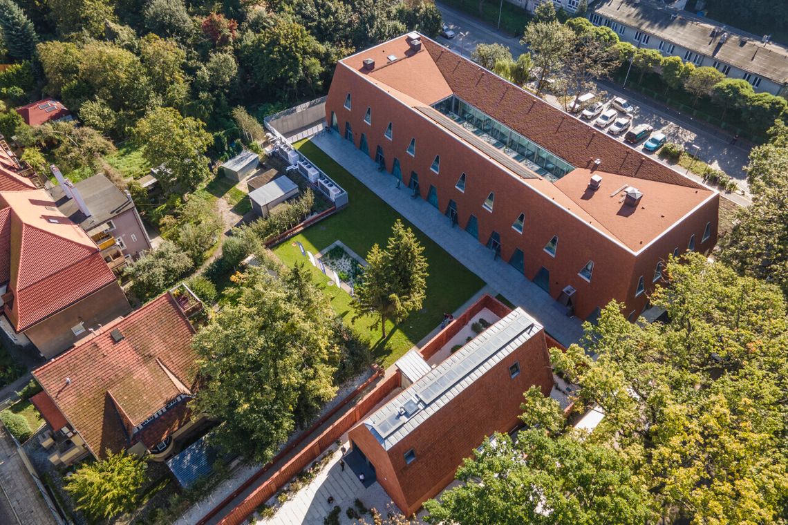 Pompy ciepła na granicy działek. Sąsiedzi na granicy wytrzymałości z powodu hałasu