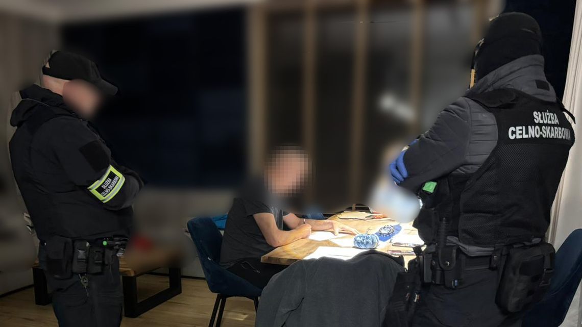 Ponad 11 mln zł strat przez fikcyjny obrót paliwami. Dwie osoby zatrzymane