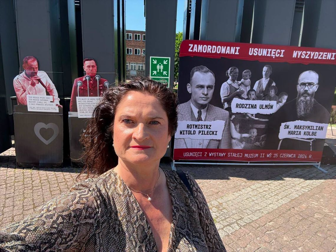 Ponad 12 tysięcy podpisów w sprawie wystawy w MIIWŚ. Spór trwa od ośmiu lat Dorota Arciszewska-Mielewczyk podczas składania apelu do dyrekcji Muzeum II Wojny Światowej, Gdańsk 2026