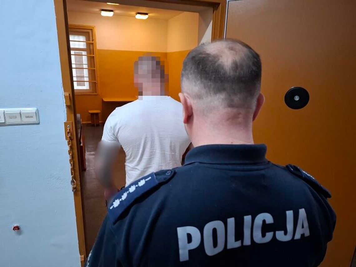 Słoiki pełne narkotyków. Ponad 3 kg substancji w mieszkaniu w Lęborku Słoiki pełne narkotyków. Ponad 3 kg substancji w mieszkaniu w Lęborku