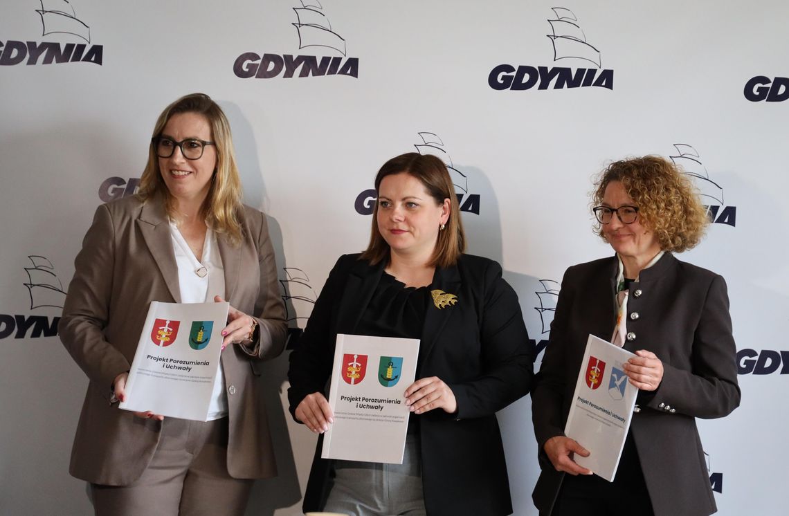 Porozumienie Gdyni, Sopotu i Kosakowa. Na ulice wyjadą nowe autobusy porozumienie komunikacyjne między prezydent Gdyni Aleksandrą Kosiorek, prezydentką Sopotu Magdaleną Czarzyńską-Jachim a wójt Kosakowa Euniką Niemc