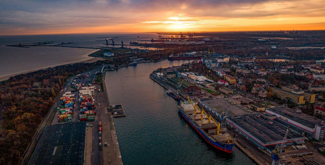 Port Gdańsk na fali. Rekordowe przeładunki i coraz większa rola w Europie Port Gdańsk na fali. Rekordowe przeładunki i coraz większa rola w Europie