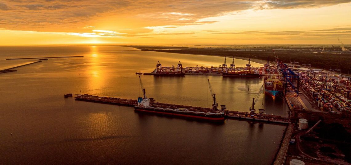 Port Gdańsk z rekordem przeładunków w 2025 roku. Kontenery i paliwa napędzają wzrost Port Gdańsk z rekordem przeładunków! Kontenery i paliwa napędzają wzrost