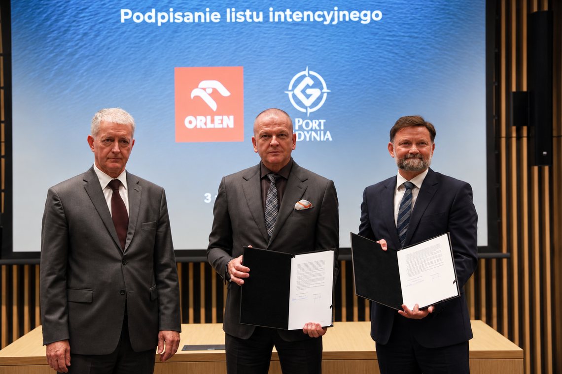 Port Gdynia przy współpracy ze spółką Orlen przygotowuje się do tankowania statków paliwami LNG i bioLNG podpisanie porozumienia przez Orlen i Zarząd Morskiego Portu Gdynia