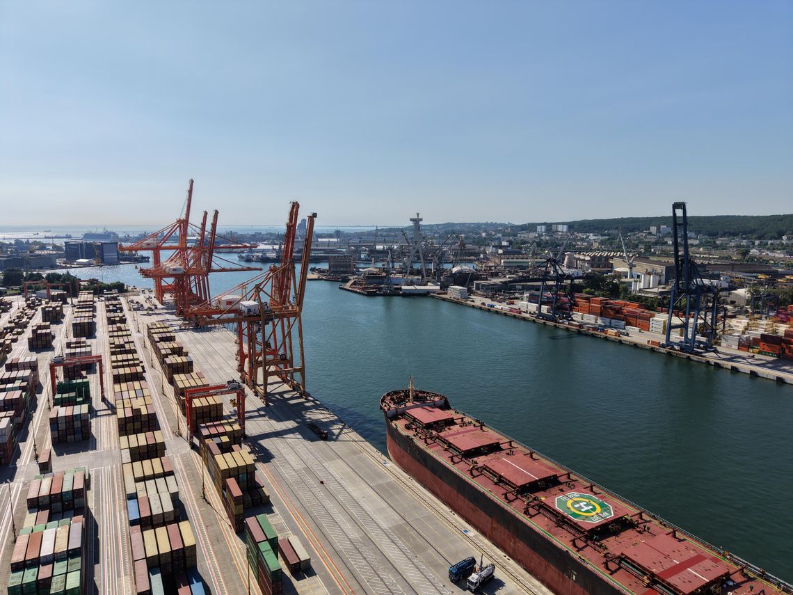 Port Gdynia stał się głębokowodny i gotowy na największe kontenerowce Bałtyku Port Gdynia stał się głębokowodny i gotowy na największe kontenerowce Bałtyku