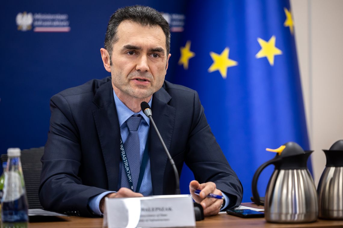 Port Polska to kolej. Dla Pomorza oznacza to nowe magistrale i szybszy dojazd do Warszawy Port Polska to kolej. Dla Pomorza oznacza to nowe magistrale i szybszy dojazd do Warszawy