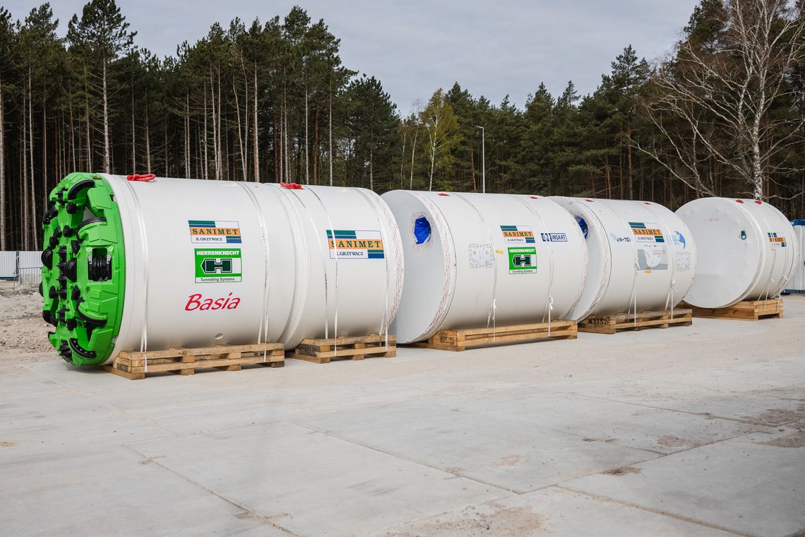 Potężna maszyna wydrąży kilometrowy tunel pod plażą w Gdańsku. Tak powstaje terminal LNG