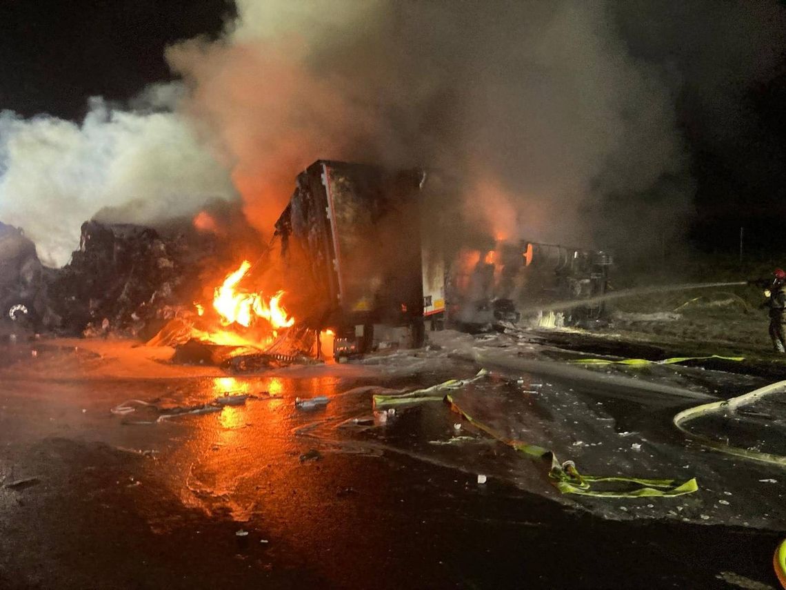 Poważny wypadek na A1! Zderzenie i pożar dwóch ciężarówek. Są ranni wypadek na A1