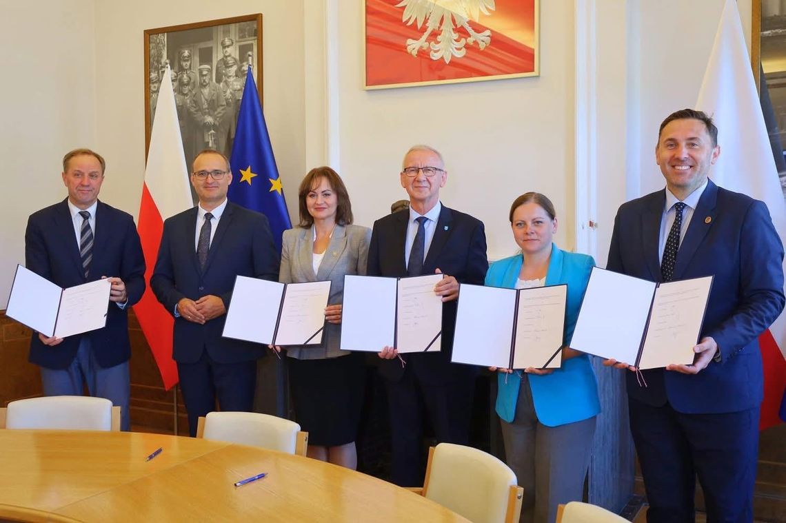 Powiat kartuski pozyskał 6,5 mln zł rządowego dofinansowania na budowę łącznika z węzłem "Chwaszczyno"! Powiat kartuski pozyskał 6,5 mln zł rządowego dofinansowania na budowę łącznika z węzłem "Chwaszczyno"!