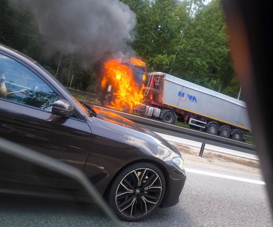 Pożar ciężarówki na Obwodnicy Trójmiasta. Duży korek
