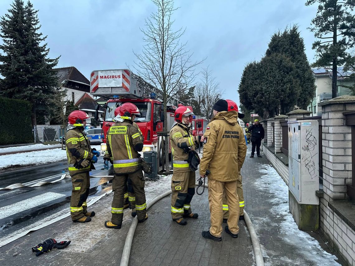 Pożar hali garażowej w Sopocie! Ewakuowano 80 mieszkańców